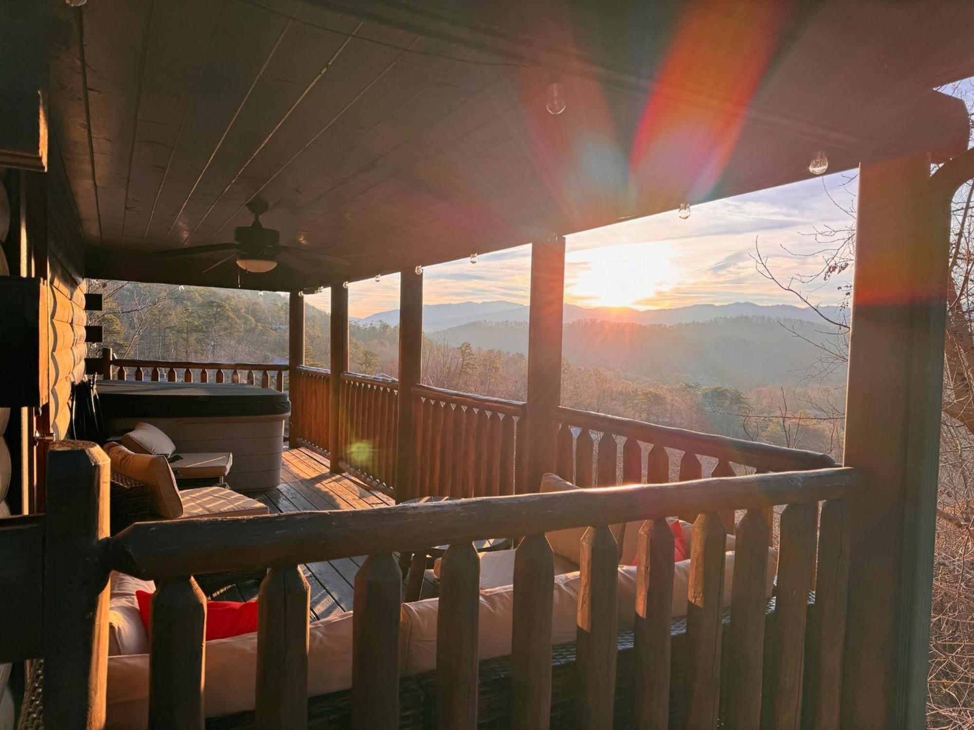 Smoky Paws - Exceptional Cabin, Stunning Mountain Views, Hot Tub, Tranquil, Gigabit Internet, Free L2 Ev Pigeon Forge Exterior foto