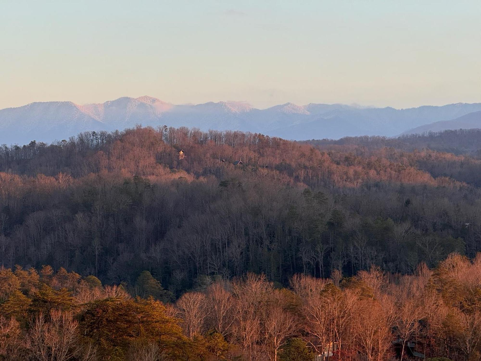 Smoky Paws - Exceptional Cabin, Stunning Mountain Views, Hot Tub, Tranquil, Gigabit Internet, Free L2 Ev Pigeon Forge Exterior foto